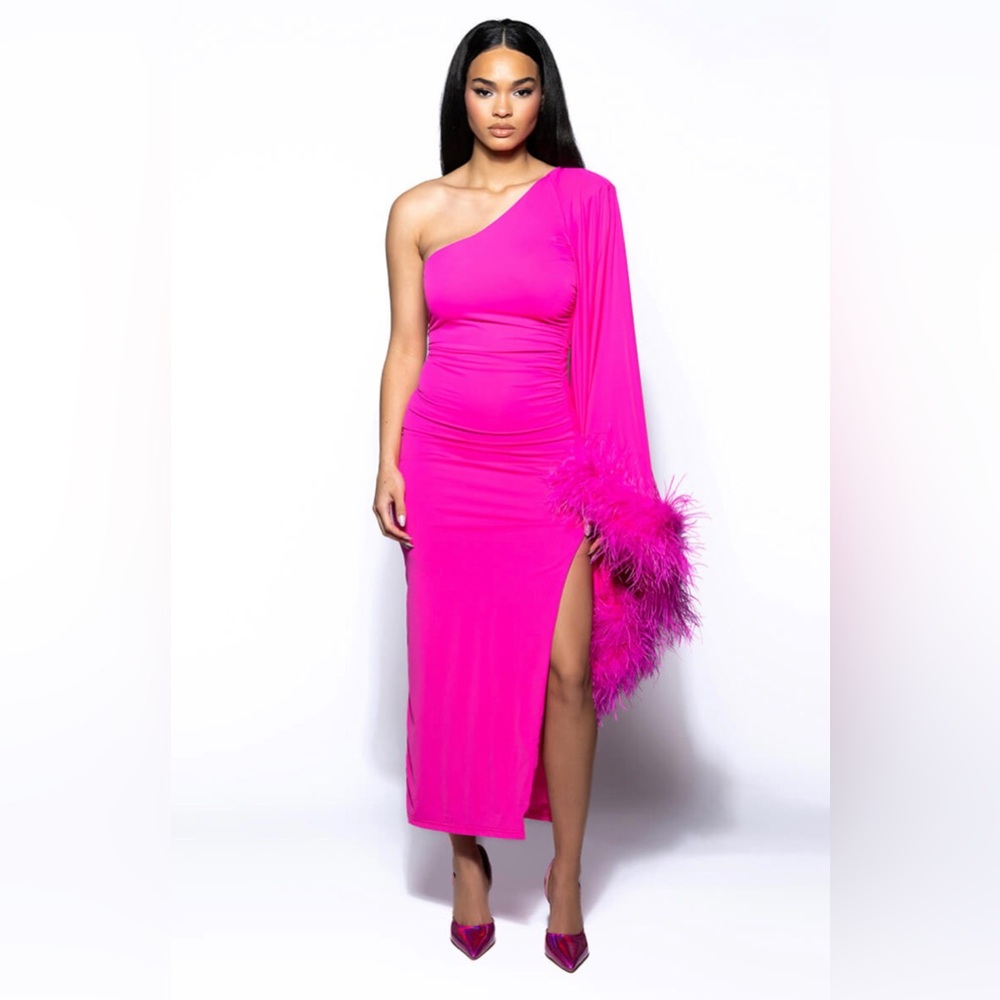 AKIRA BRING THE DRAMA ONE SLEEVE FEATHER DRESS. SIZE XL - Picture 5 of 16